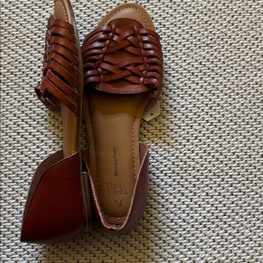 Sandals womens new size 7.5M brown memory foam